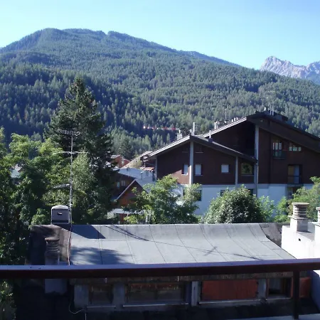 In Centro , Ma A Due Passi Dal Bosco Bardonecchia